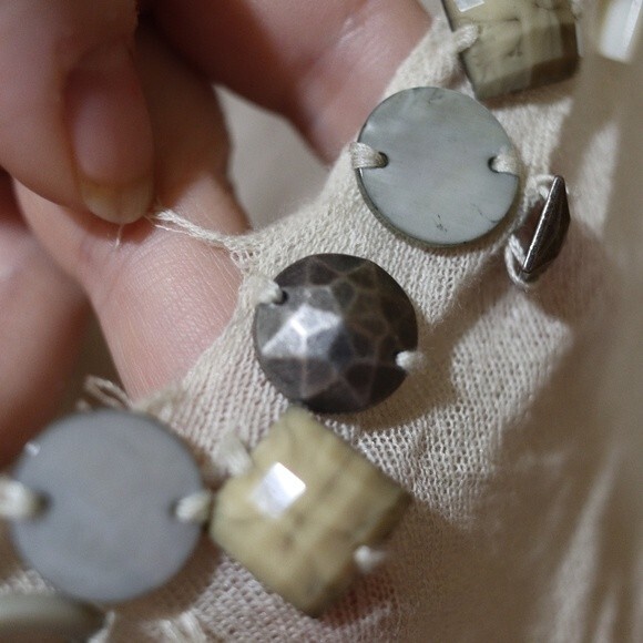 Banana Republic Heritage Beaded Gauze Vneck Low Cut Top LG - Picture 9 of 15